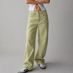 NWT BDG Logan Barrel Leg Jeans 28 Pistachio